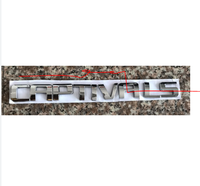 Chữ nổi Captiva LS được dán phía sau xe Chevrolet Captiva