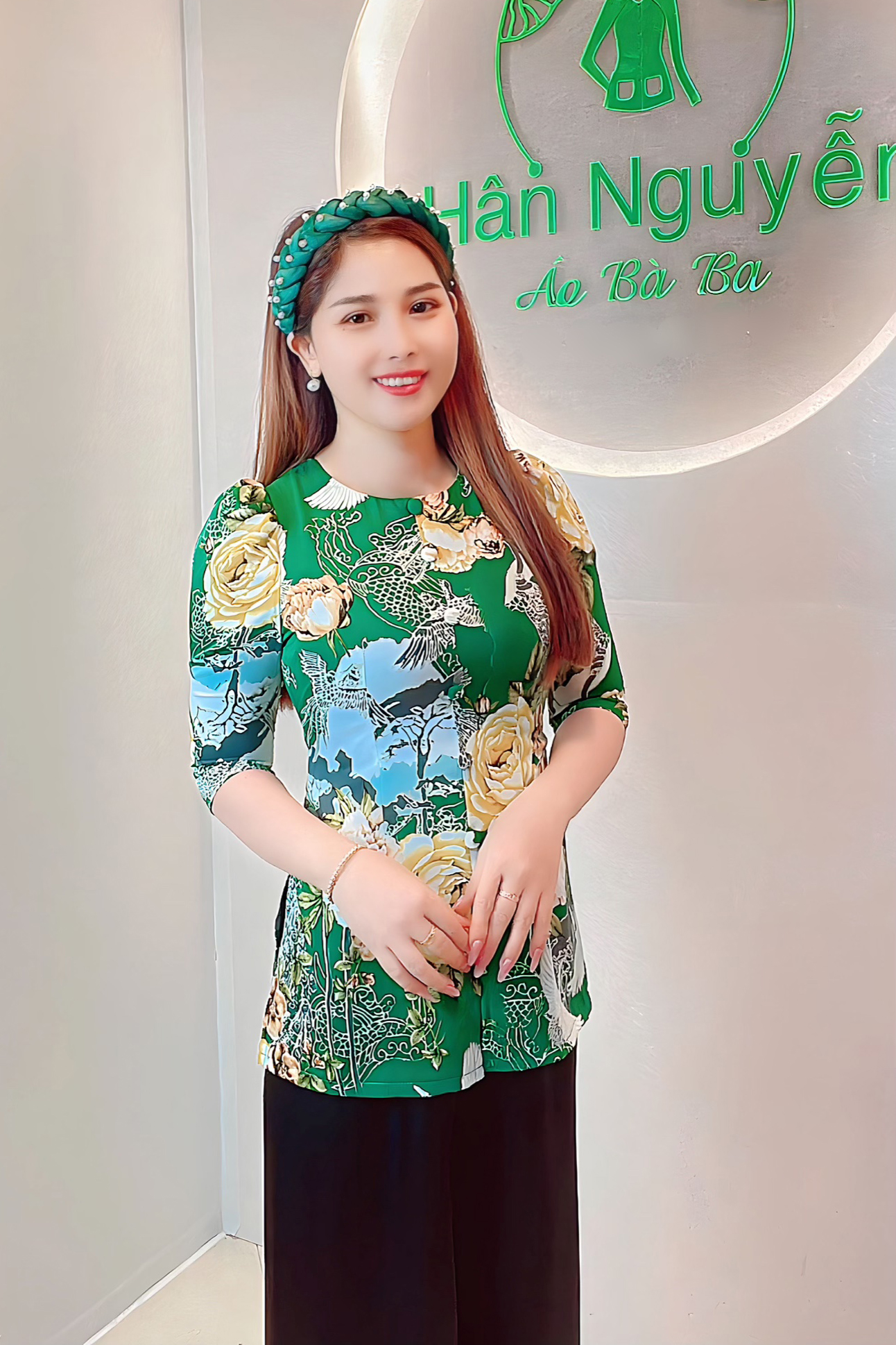 B.A68 - Bộ Bà Ba Lụa in Hoa Cẩm Chướng Cổ Tròn Dây Kéo Nút Bọc