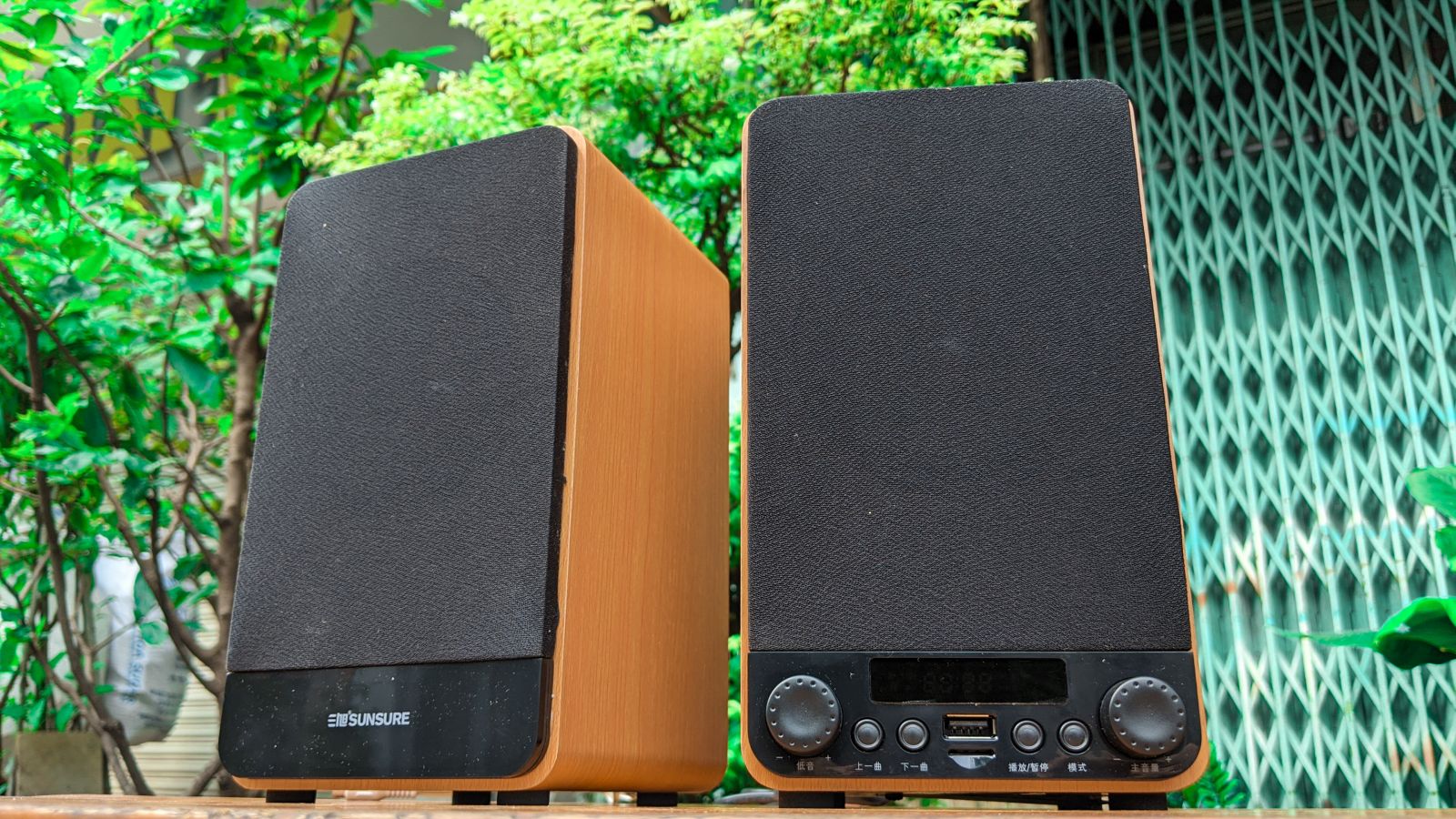 [HCM]( MỚI 2020 ) Loa Vi Tính Cặp Loa Vi Tính Sunsure M60 Vỏ Gỗ Siêu Gọn Nhẹ Dùng Cho Máy Tính Laptop Điện Thoại Âm Thanh Siêu Trầm Hỗ Trợ USB 2.0 Loa Công Suất Lớn 40W Thiết Kế Sang Trọng Và Đẳng Cấp Cổng Cẳm USB Và Thẻ SD.