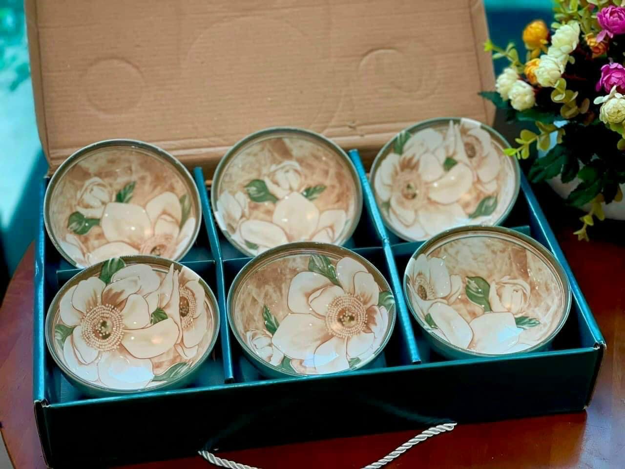 Bộ 6 bát sứ hình hoa kèm đũa