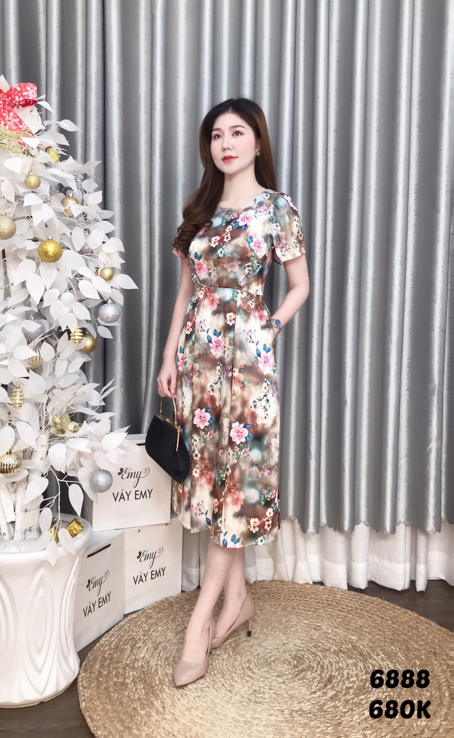 Đầm emy em6888 xoè lụa vân cổ tròn