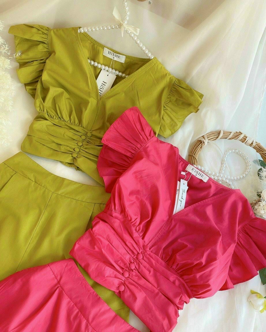 Set bộ đũi áo croptop tay cánh tiên cổ v phông nhún eo phối quần đùi ống rộng cực xinh, set bộ đũi cánh tiên đi biển, set bộ nữ thời trang mặc đi chơi áo cổ v tay bèo mix quần đùi dx