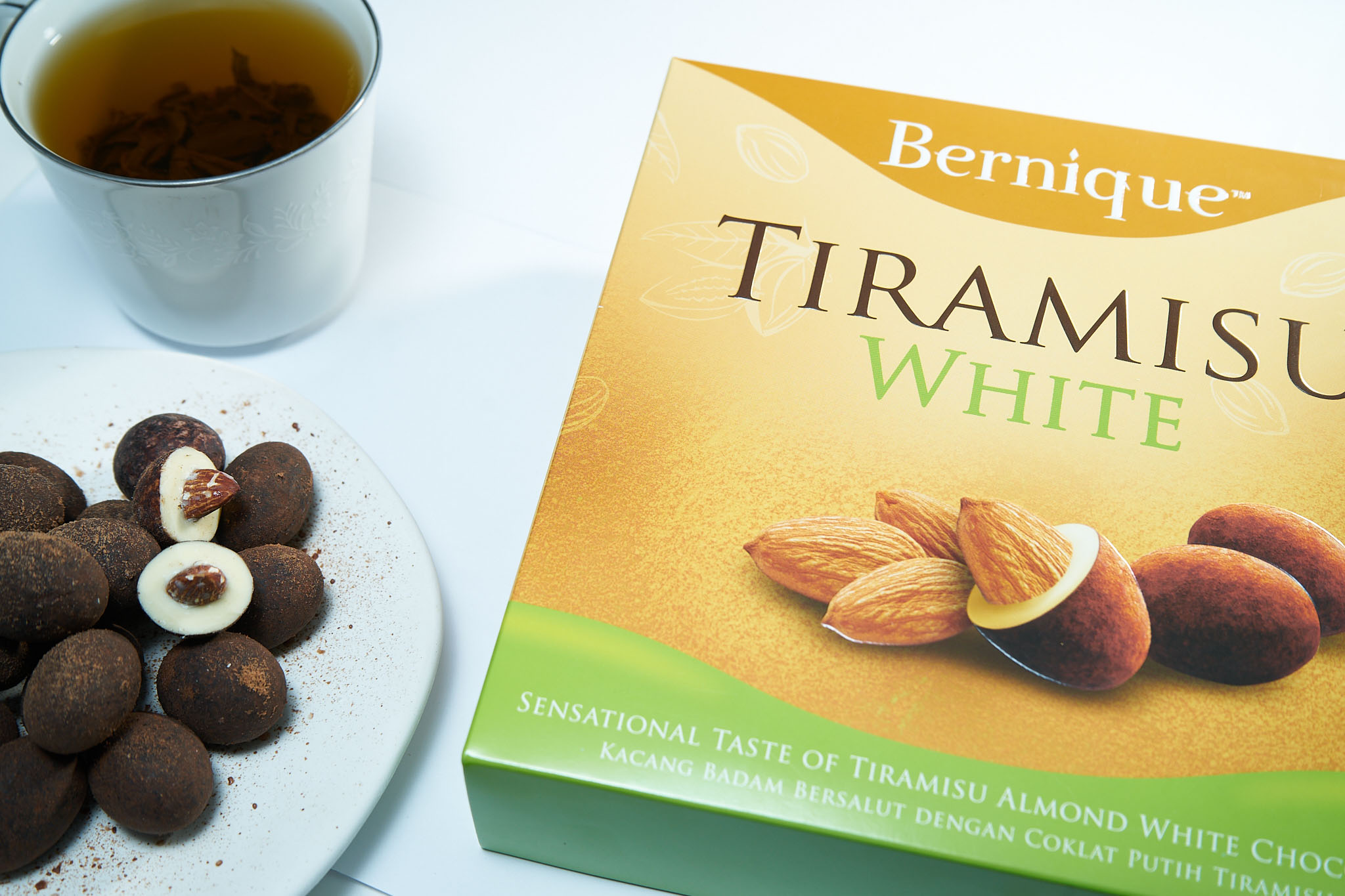 Chocolate Trắng Tiramisu Hạnh Nhân Bernique Malaysia