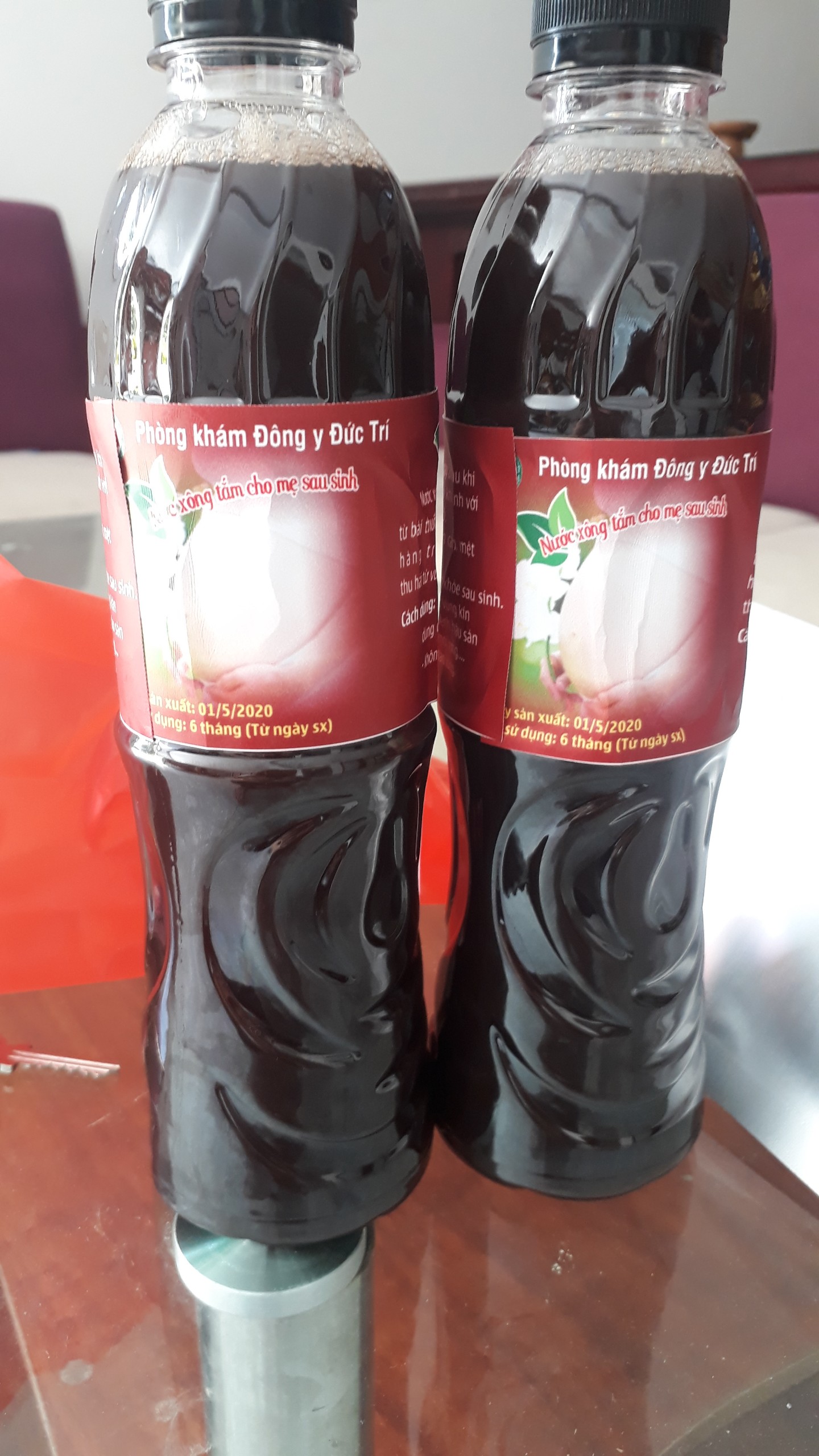 Nước tắm của người dao đỏ cho mẹ sau sinh