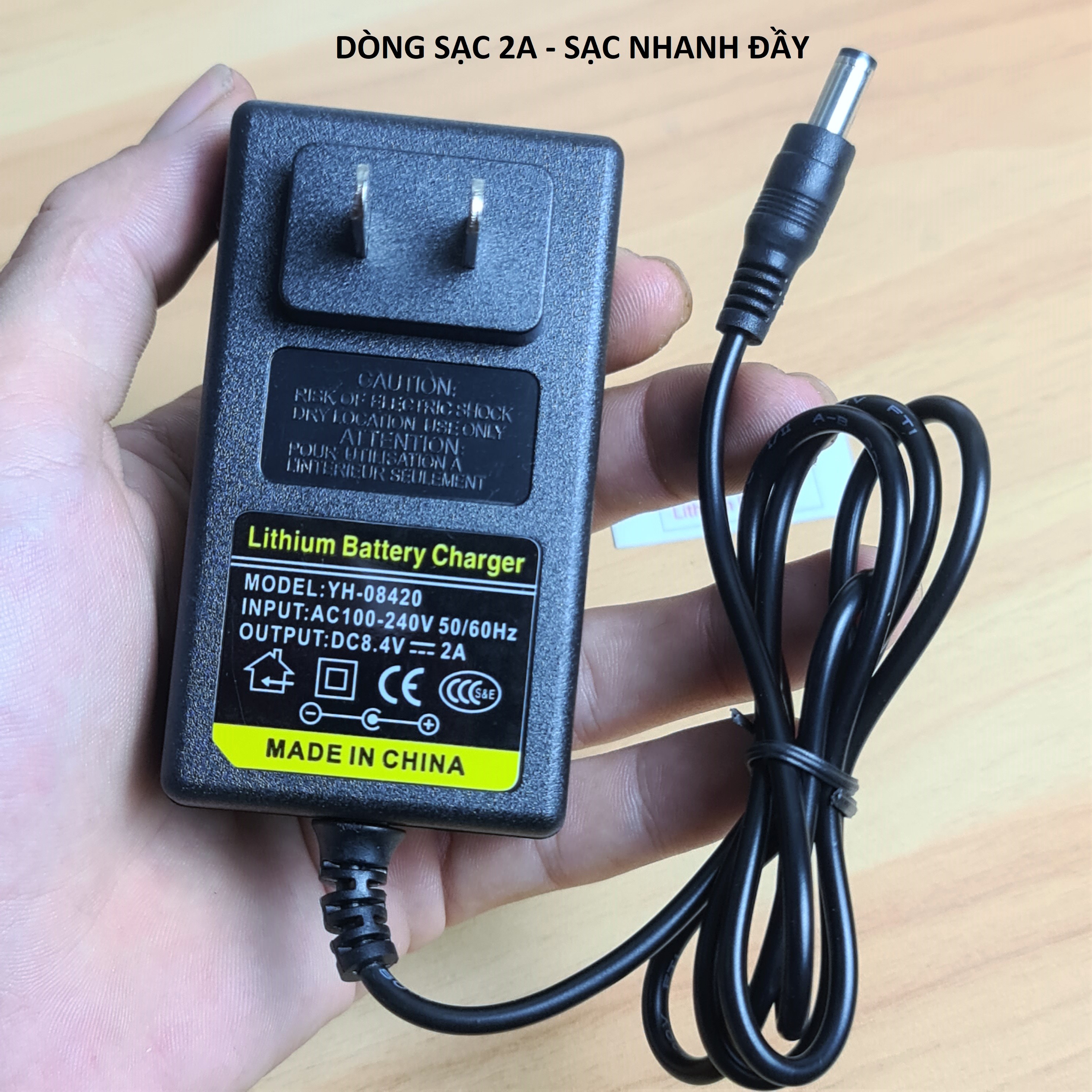 Sạc 2S 8.4V 2A. Sạc pin máy khoan và các khối pin 2S 7.2V - 8.4V. Sạc Lithium Lion 18650, dòng sạc 2 Ampe nhanh đầy, có đèn báo đang sạc và sạc đầy - LIMO
