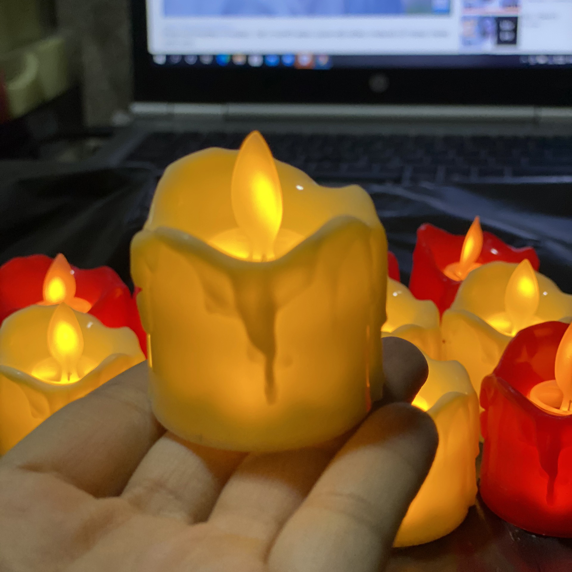 Nến điện tử vỏ nhựa chảy,nến trang trí ngọn đèn lắc lư