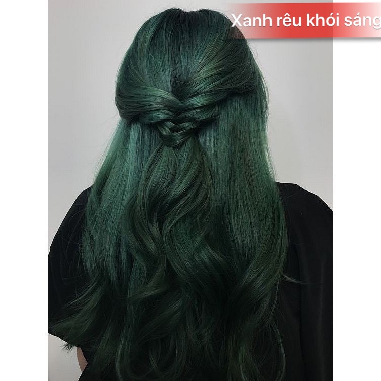 Tóc màu xanh lá khói là xu hướng mới nhất trong giới làm tóc với sự pha trộn tinh tế giữa màu xanh và đen. Hãy xem hình ảnh để nhận thấy sự kiêu sa và quyến rũ mà màu tóc này mang lại cho bạn.