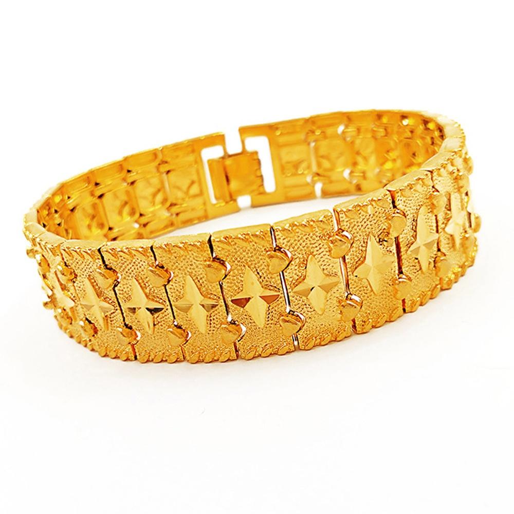Lắc tay nam và vòng tay nữ mạ vàng 24k - Với chất liệu vàng 24K mạ lớp vàng óng ánh, chiếc lắc tay và vòng tay này sẽ khiến phái mạnh và phái đẹp thật sự nổi bật. Thiết kế sang trọng kết hợp với chất liệu cao cấp, đây sẽ là món quà tuyệt vời trong những dịp đặc biệt.