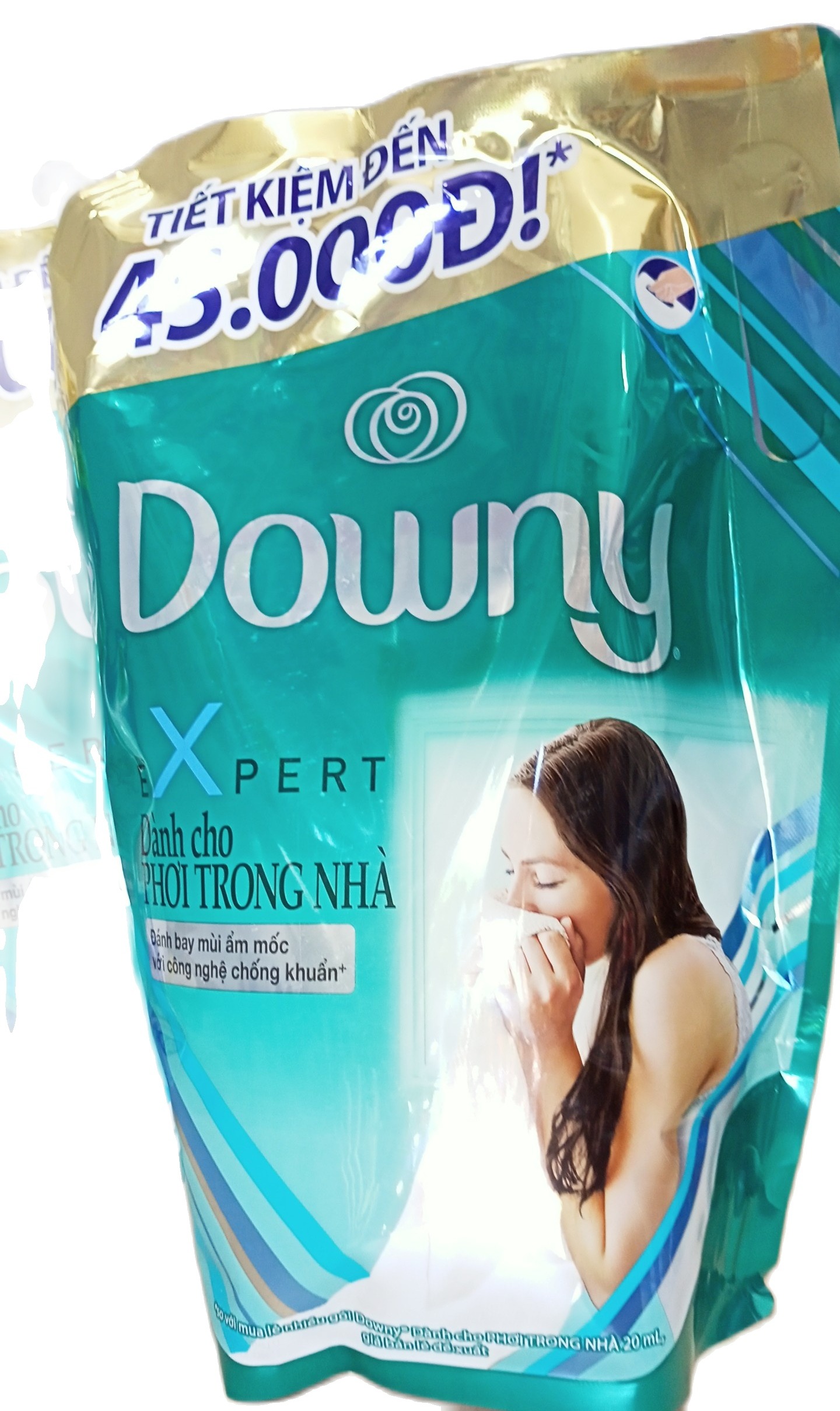 Nước xả vải Downy Expert phơi trong nhà túi 2.4L