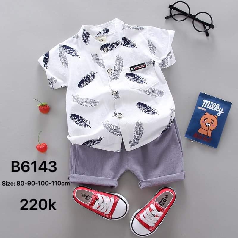 Đồ bộ bé trai áo sơ mi trắng họa tiết + quần sort xanh