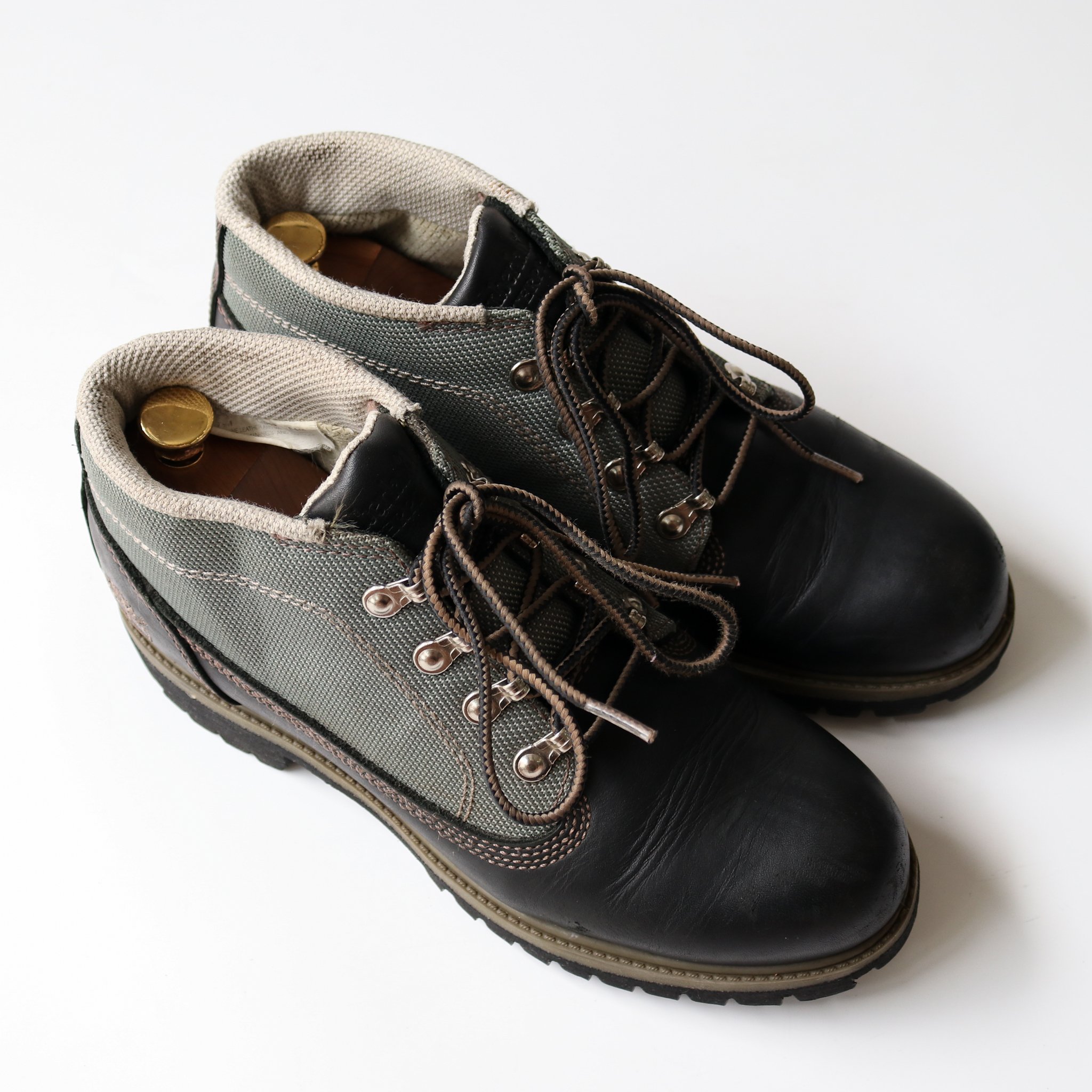 2hand size 41 fit 41,5 Boots T.im.ber.land vải phối da