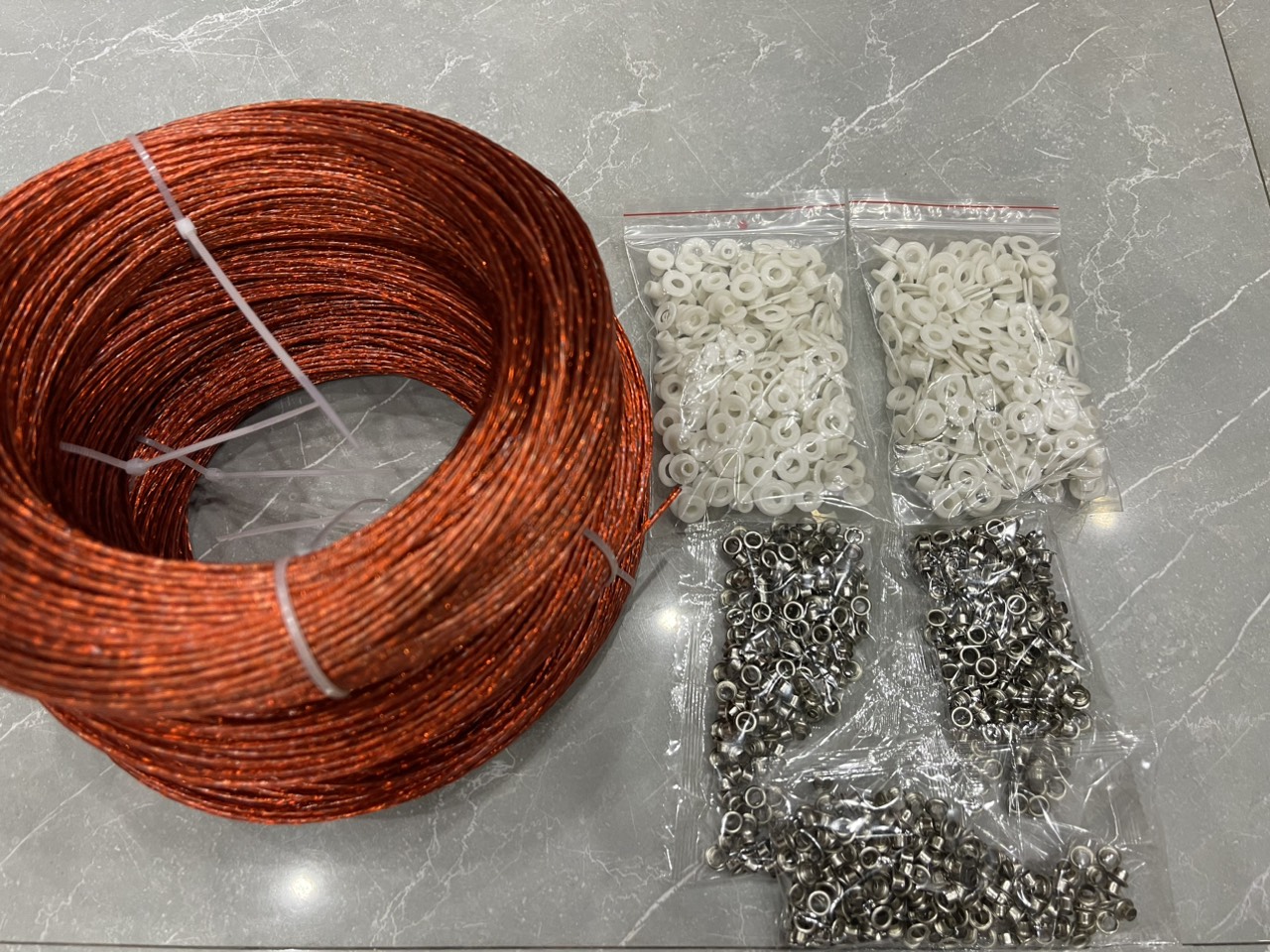 Phụ kiện dây treo và chốt chong chóng nhựa dùng cho chong chóng trang trí