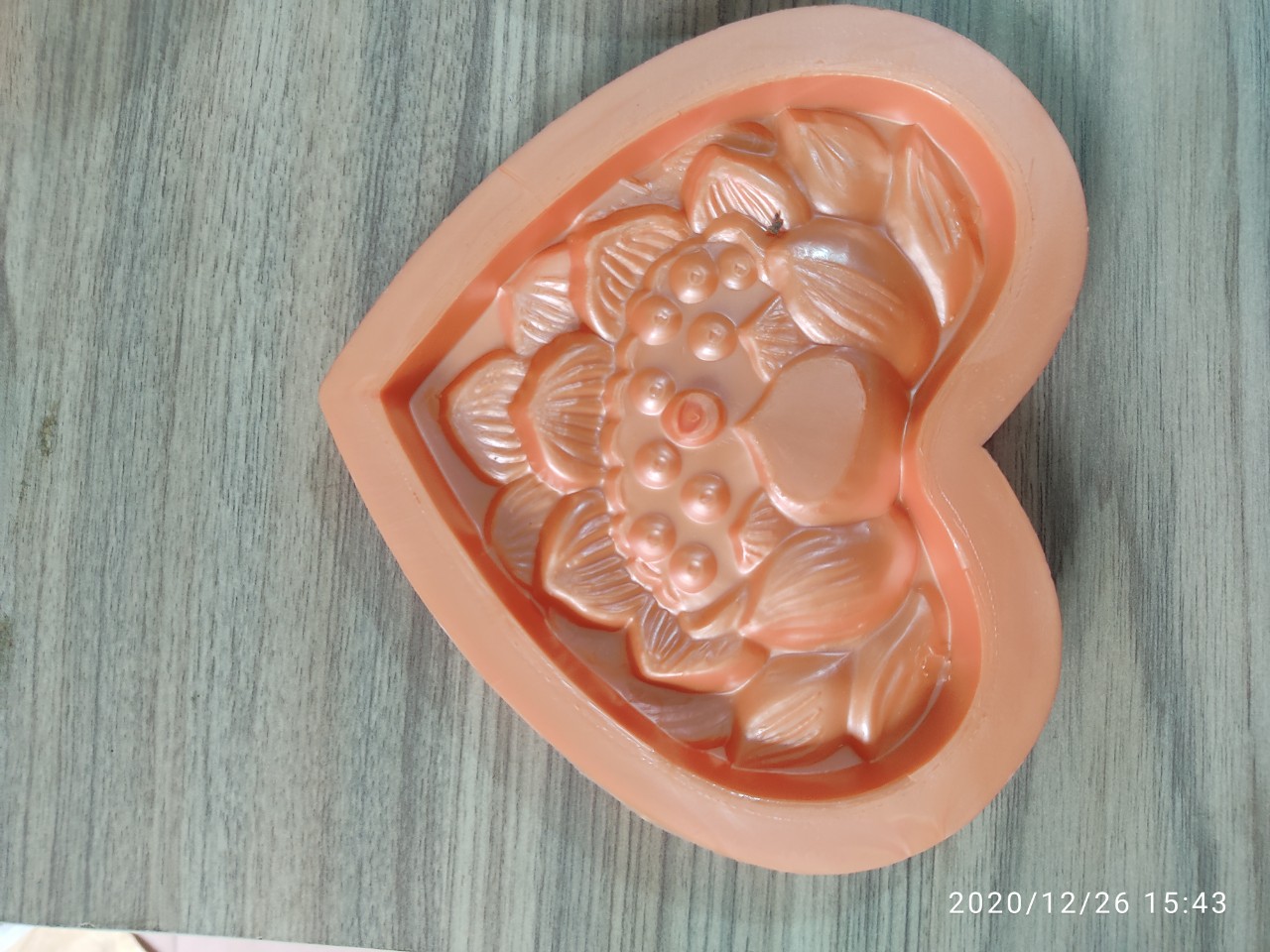 KHUÔN XÔI TRÁI TIM HÌNH HOA SEN 16 CM x 12.5 CM x 7 CM - NGỌC LAN