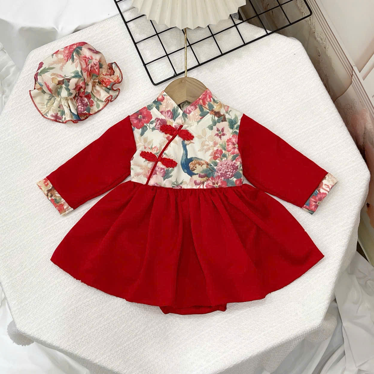 Body váy cho bé gái kèm nón, quần áo Sơ Sinh vải lụa tơ mềm mát, Bodysuit cho bé dễ thương từ 3-12kg cho mùa Noel, Tết Gaostore -M19