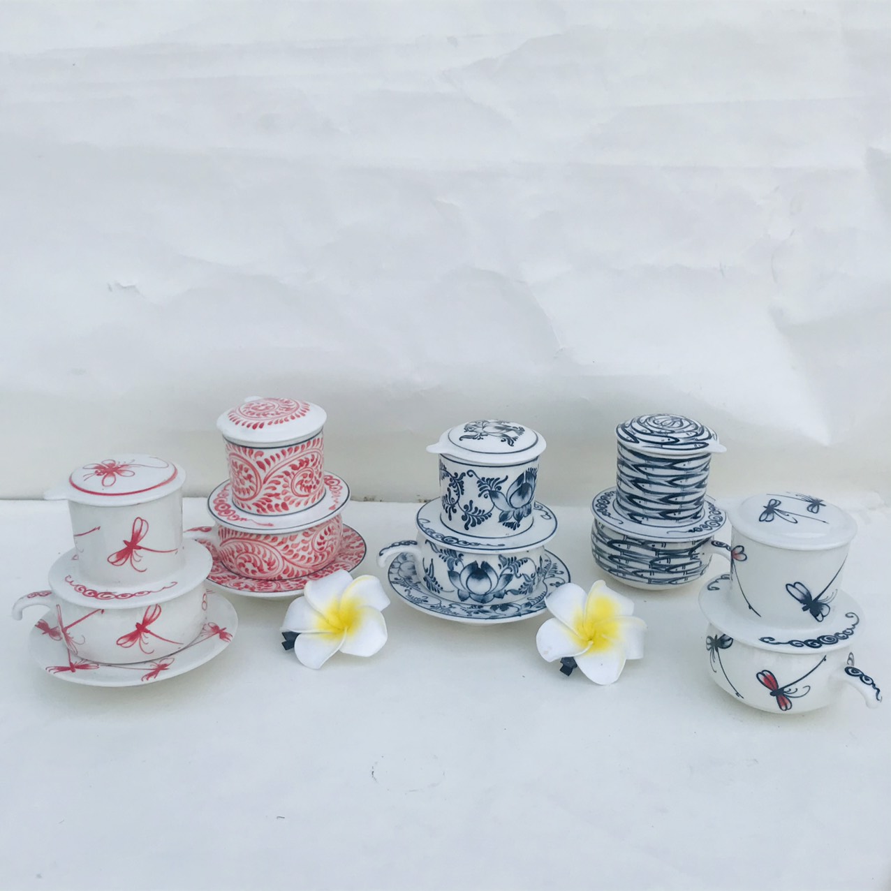 {GỐM VẼ TAY} Sét Ly Và Phin Cafe Làm Từ Sứ Tráng Men Vẽ Họa Tiết Cách Điệu Xinh Xắn Kích Thước Ly Có Quai H5*D7.5/ Phin H6.6*D6cm/Đĩa H3*D12cm