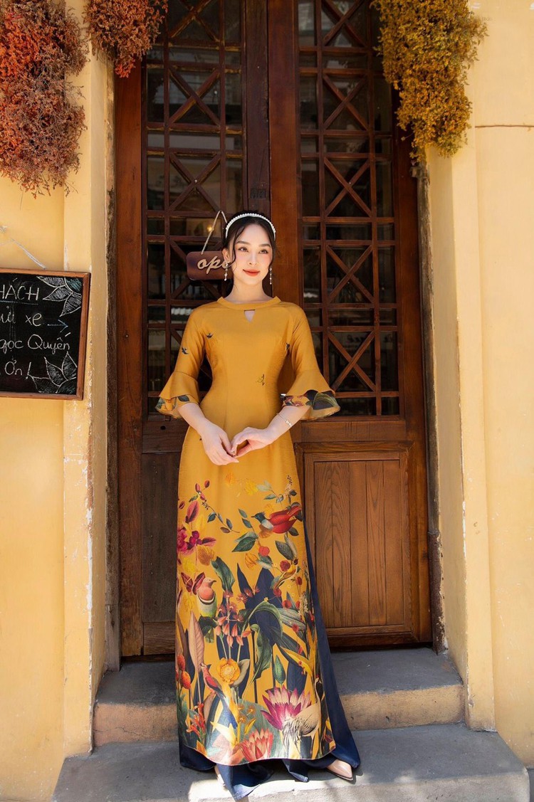 Áo dài truyền thống họa tiết tết