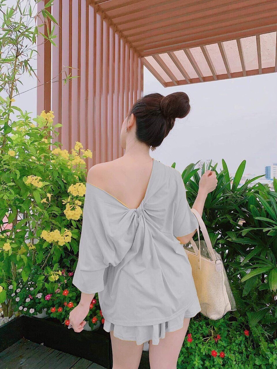 [HCM]SET ĐỒ BỘ THUN COTTON NỮ ÁO LỆCH VAI QUẦN GIẢ VÁY QUYẾN RỦ HOT NHẤT HÈ