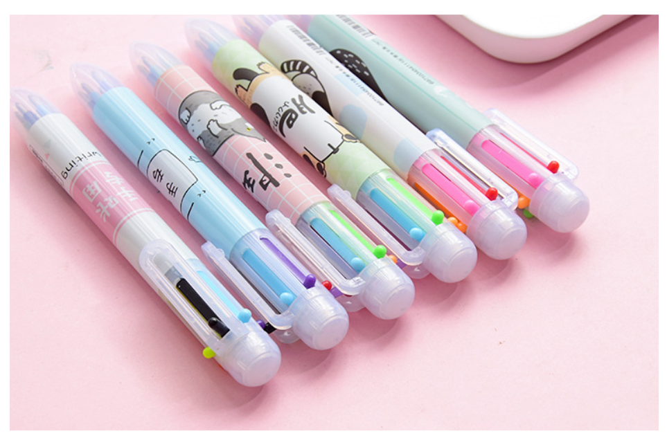 [HCM]SET 04 CÂY BÚT BI NHIỀU NGÒI 6 MÀU MỰC IN HÌNH NGỘ NGHĨNH CHO HỌC SINH & SINH VIÊN(GIAO MẪU NGẪU NHIÊN)