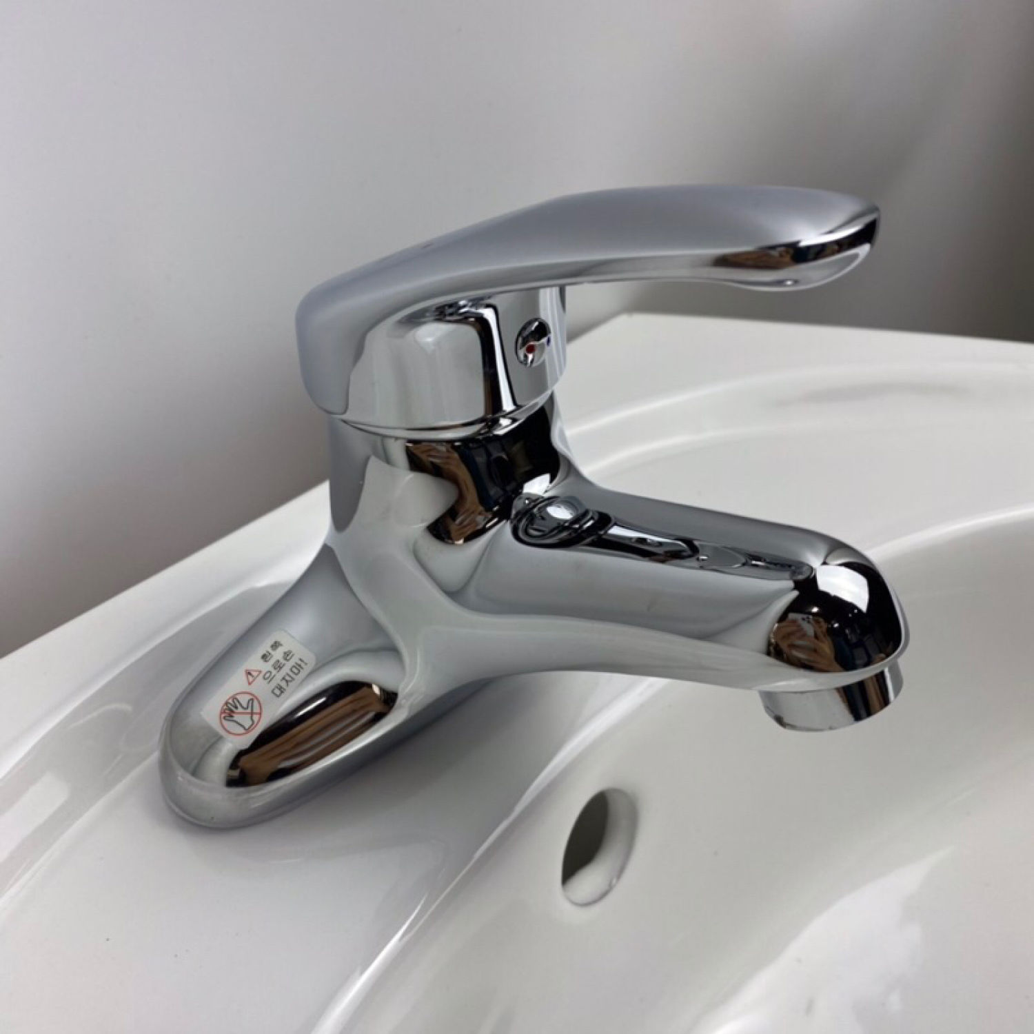 Vòi rửa mặt, rửa tay, vòi lavabo, vòi chậu cao cấp nóng lạnh Dolson mã 303V