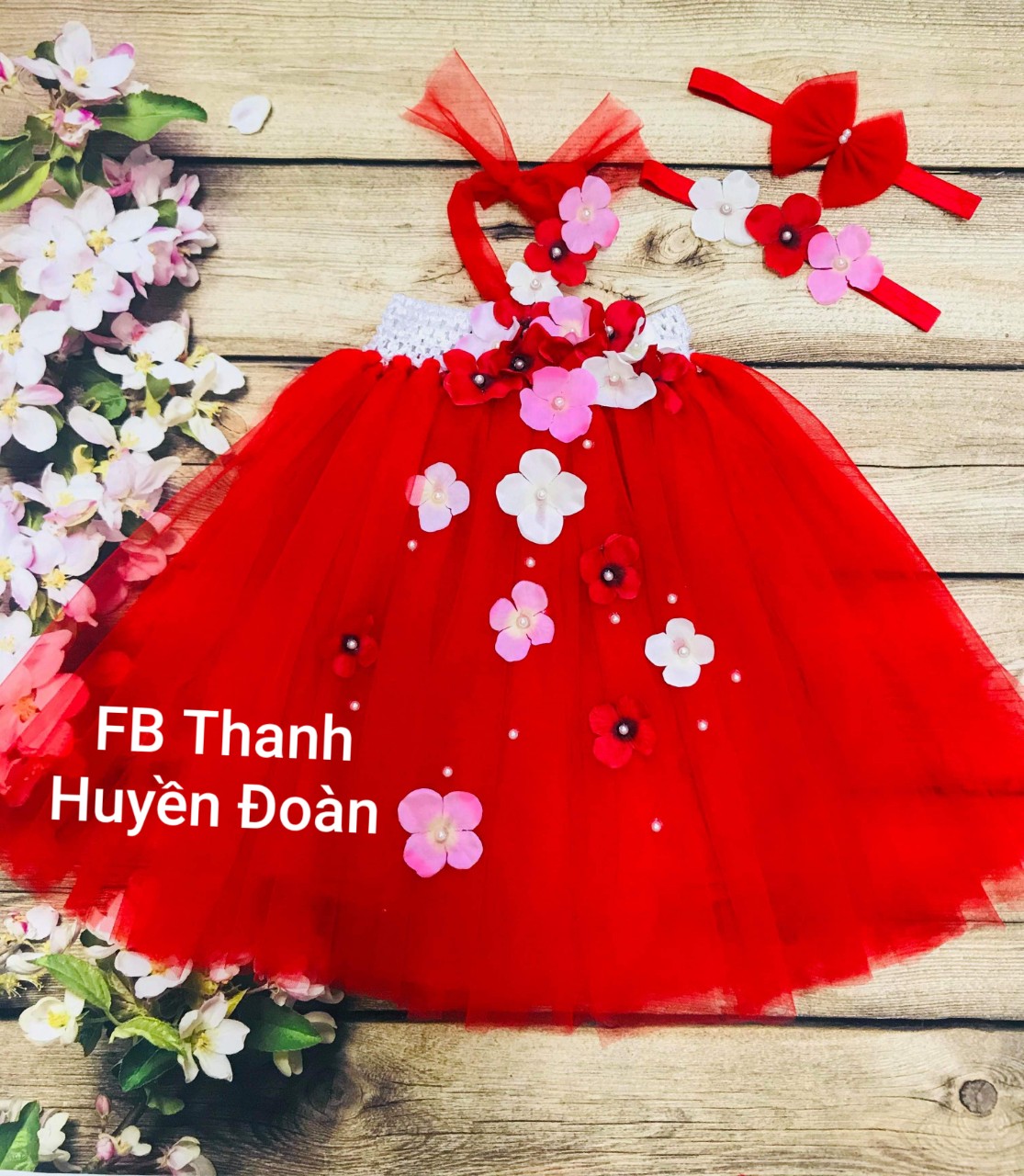 Váy công chúa bé gái màu đỏ -hoa nhiều màu cổ yếm cho bé từ 0 - 10 tuổi