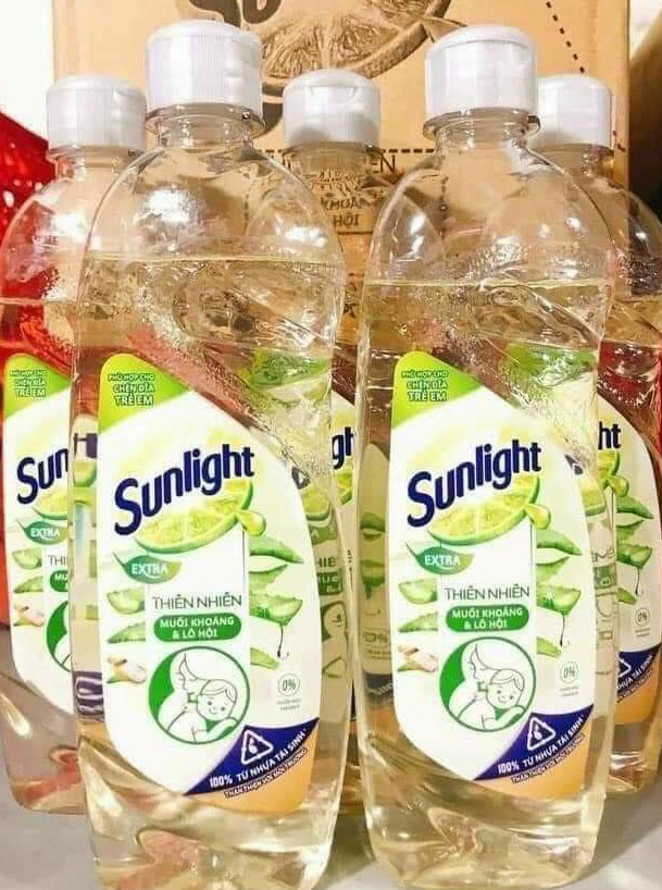 Bộ 2 chai Nước rửa chén Sunlight thiên nhiên muối khoáng và lô hội 370gr (2 chai x 370gr)