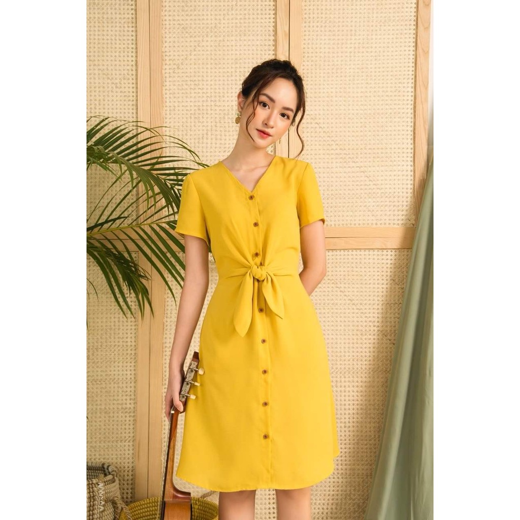 Đầm cotton lụa vàng cột dây eo năng động