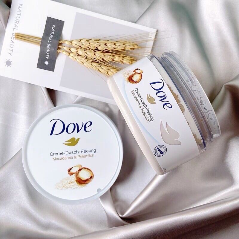 Tắm Tẩy tế bào chết body Dove Dusch Peeling 225ml bản Đức với công thức kem siêu mịn và dưỡng ẩm sâu không những giúp cơ thể loại bỏ tế bào chết mà còn giúp dưỡng da mịn màng và tươi sáng