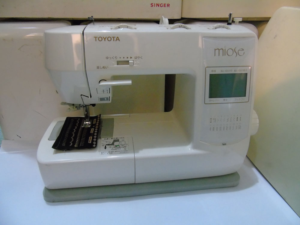 Máy may gia đình toyota nhật bãi 0974867703