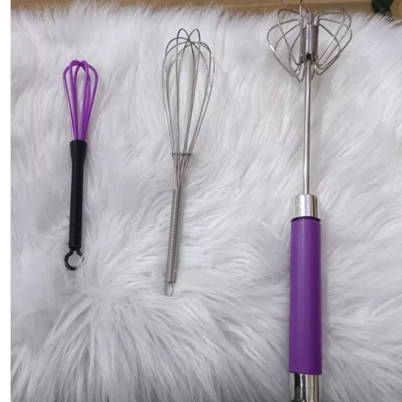 Dụng cụ đánh đều kem nhuộm chất liệu inox/nhựa