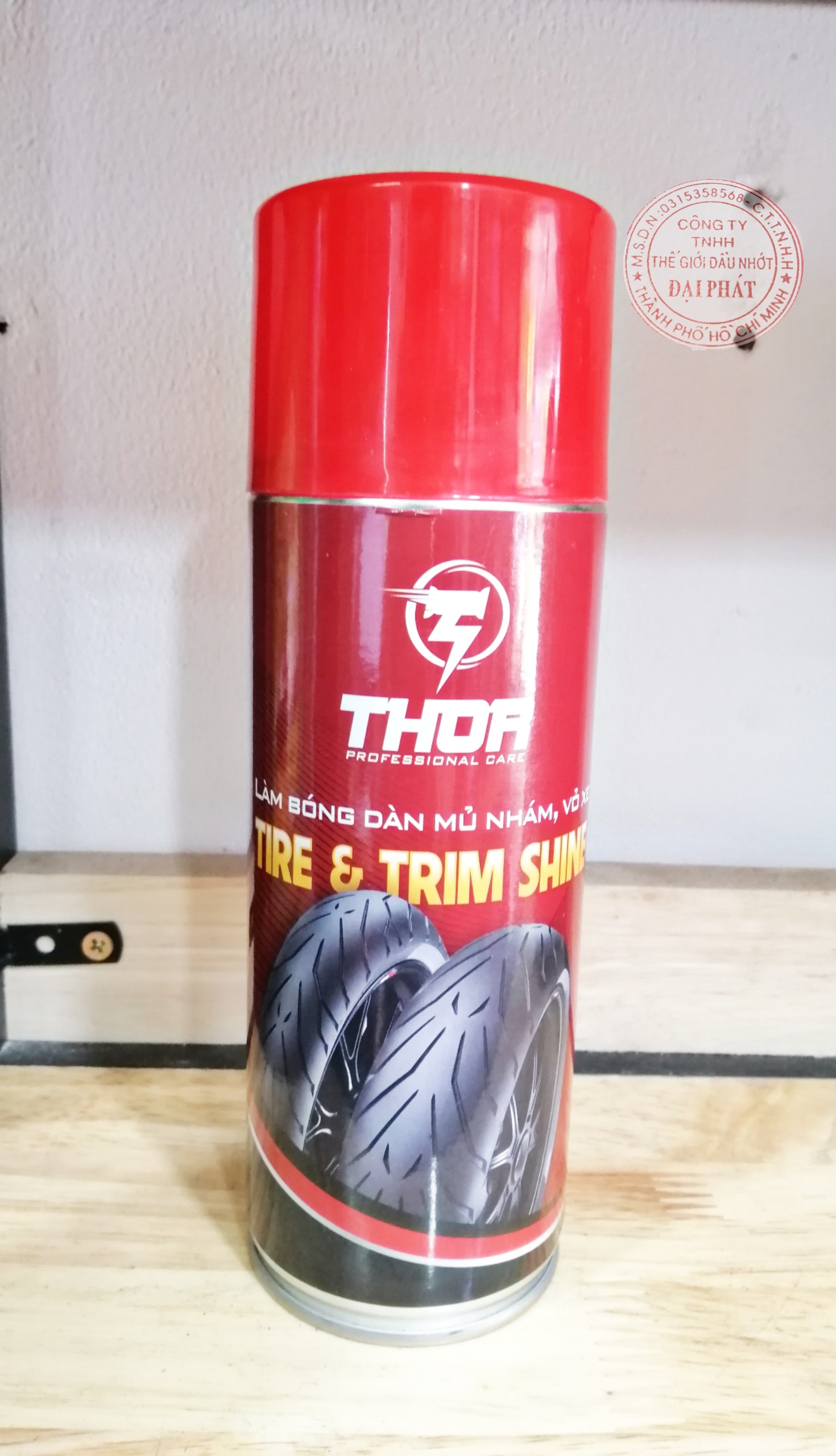 Dưỡng bóng vỏ, phục hồi nhựa nhám Thor chai 400ml