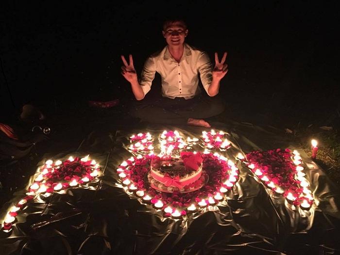 set 100 nến tealight + 200 cánh hoa hồng trang trí sinh nhật,tỏ tình,cầu hôn, ngày lễ kỷ niệm, ngày cưới, ngày yêu nhau, 14/2, 8/3, 20/10