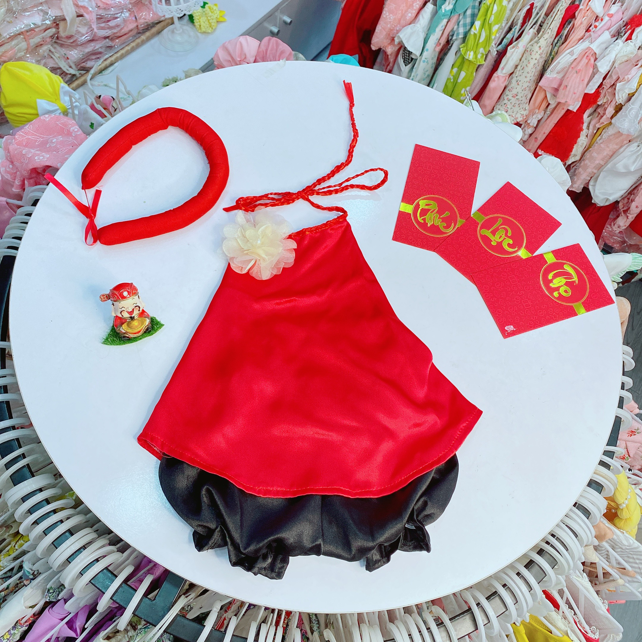 Set áo yếm đỏ đính hoa bé gái
