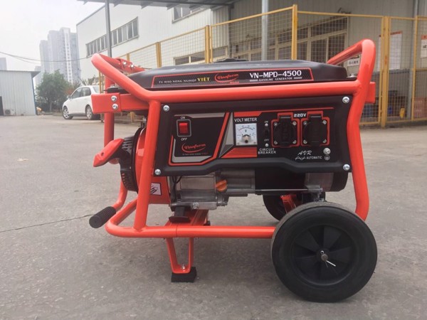 Máy phát điện 3kw chạy xăng vinafarm 4500