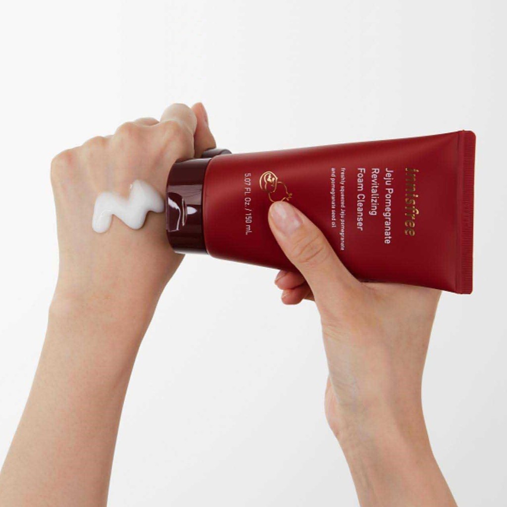 Sữa rửa mặt từ lựu đỏ Innisfree Jeju Pomegranate Revitalizing Foam Cleanser cam kết sản phẩm đúng mô tả chất lượng đảm bảo