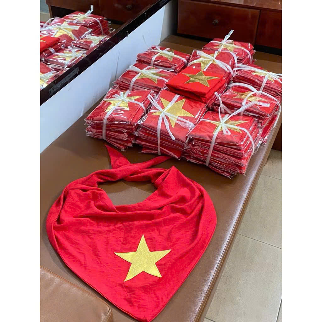 [LOẠI 1] Khăn Choàng Đỏ Sao Vàng Nhũ Vải Da-Khăn Quàng cờ Tổ Quốc Việt Nam,Khăn Yêu Nước Tự Hào Dân Tộc E02 - 2