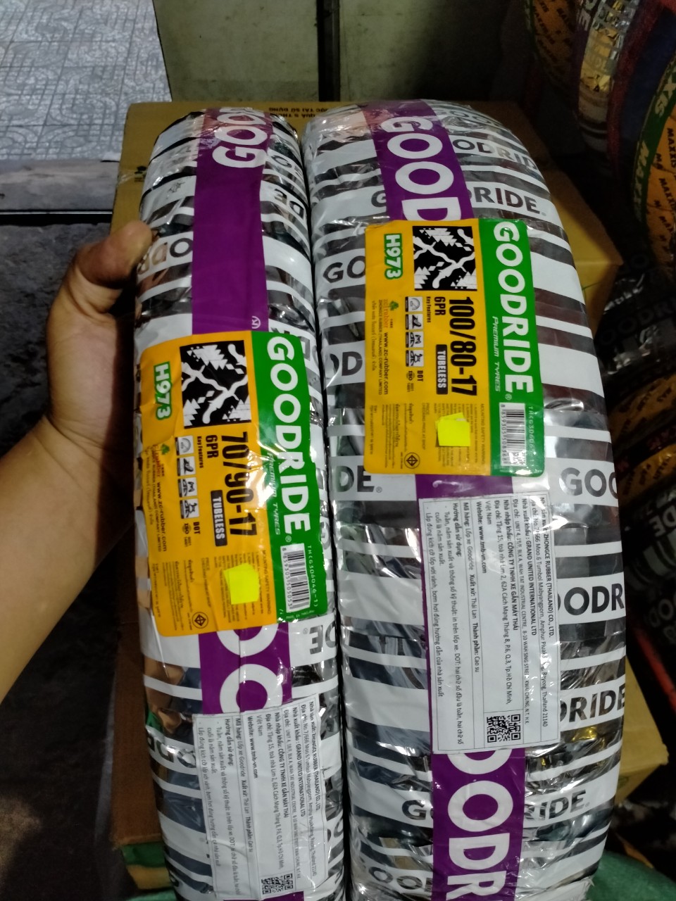 Combo cặp vỏ không ruột trước 70/90-17(TL) và sau 100/80-17(TL) cho exciter135 hiệu Goodride gai H973, combo cặp vỏ exciter135 trước 70/90-17(TL) và sau 100/80-17(TL) Goodride Thailan mã gai H973.