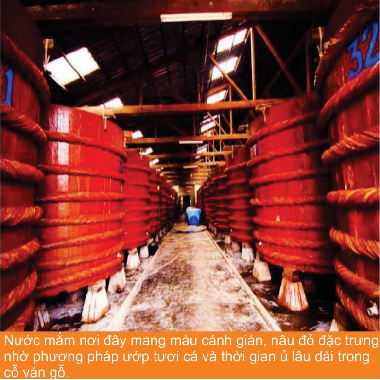 1 Hộp 2Chai *700ml Nước mắm phú quốc- Nước mắm nguyên chất-theo phương pháp truyền thống -nước mắm không tạp chất