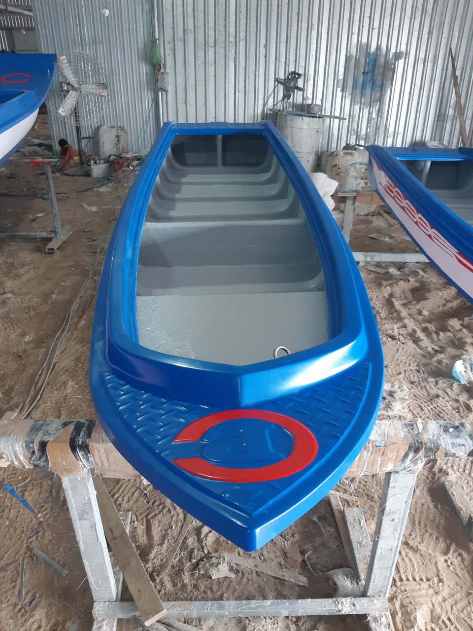 Cano 3m3 nhựa composite giá rẻ tại xưởng xuồng ghe ba lá, thuyền câu cá, vỏ lãi trên sông và trên biển - cn330