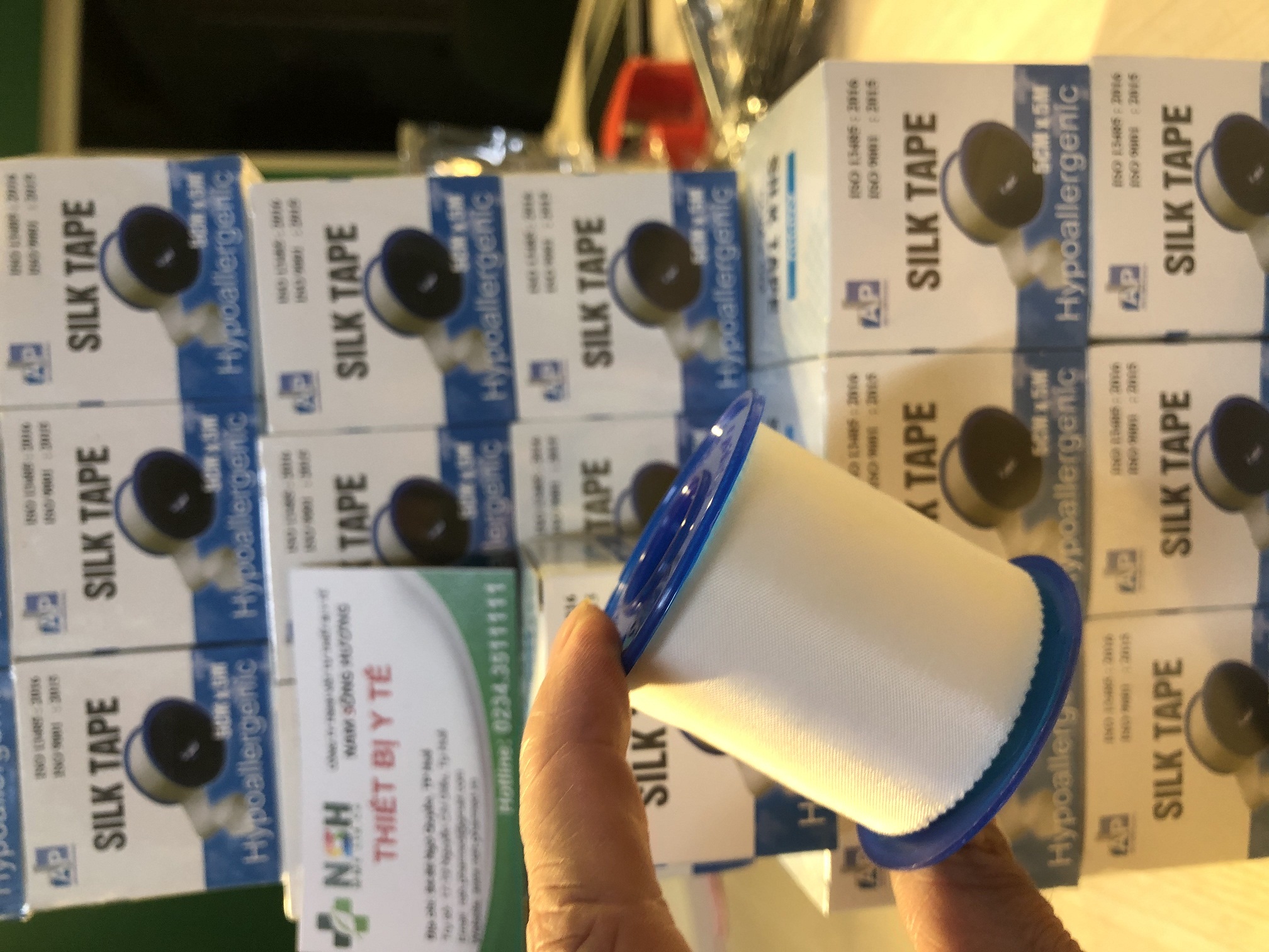 Băng dính cuộn vải lụa Băng keo lụa y tế, băng dán xé lụa, băng keo lụa silk tape loại 5cm x 5m và 2.5cm x5m, 1.25cm x 4m của An Phú, BĂNG KEO SILK TAPE AN PHÚ