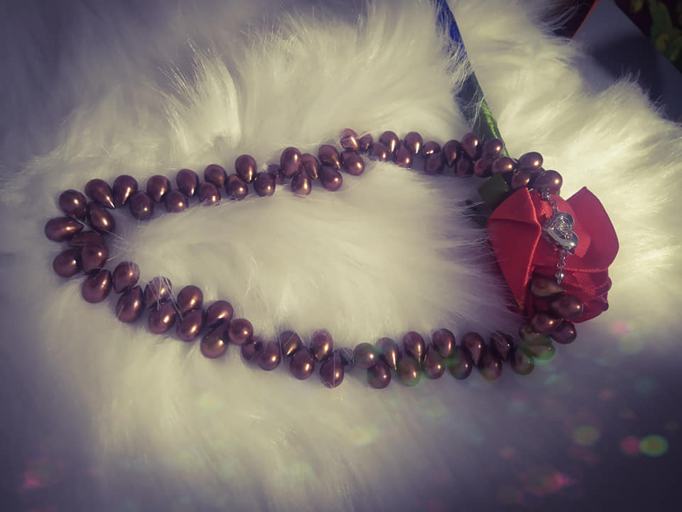 vòng cổ ngọc trai giọt màu nâu socola đan cực đẹp