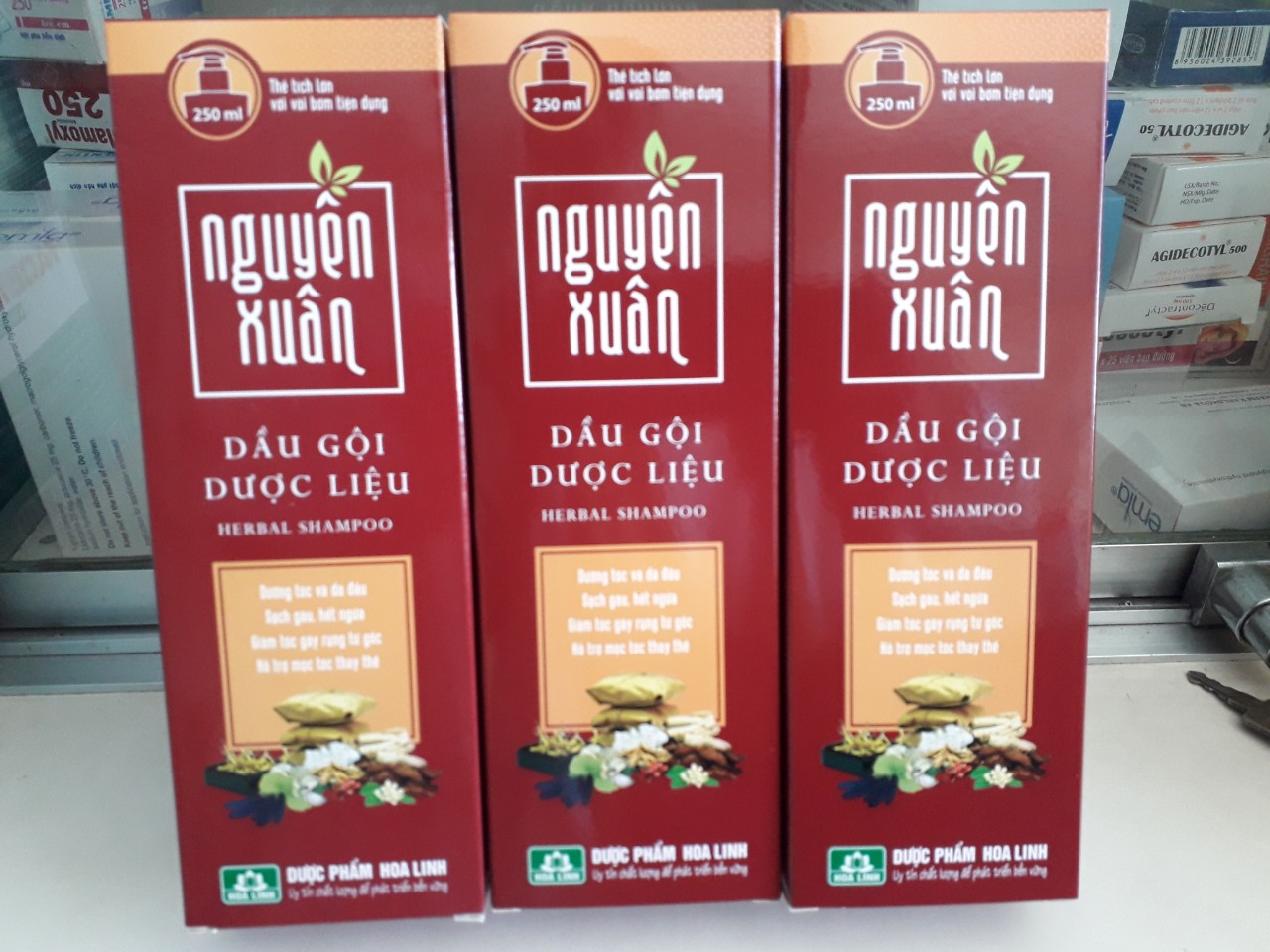 Combo 3 Dầu Gội Dược Liệu Nguyên Xuân ĐỎ có Vòi ( 3 x 250 ml )