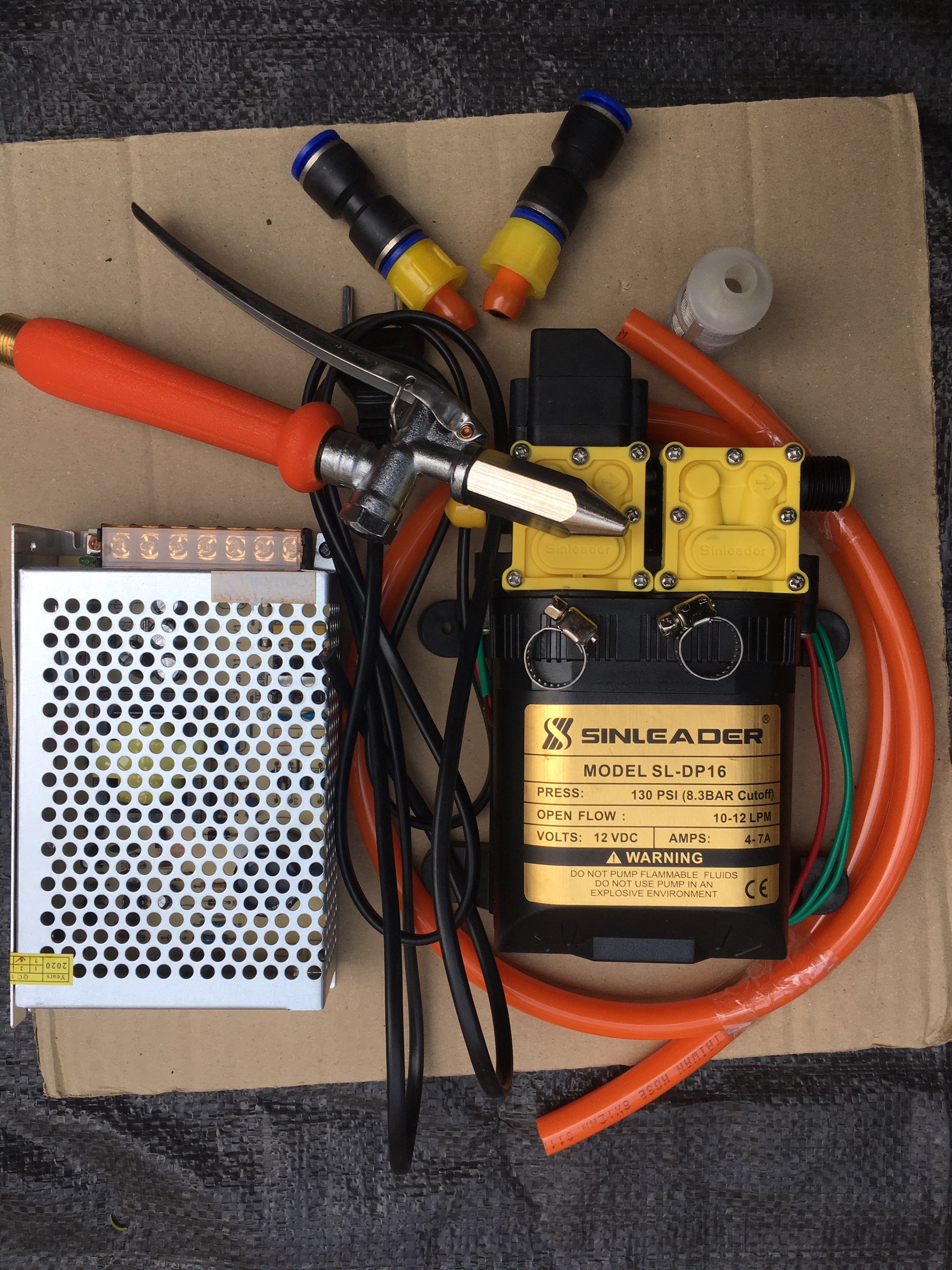 MÁY RỬA XE BƠM ĐÔI CỰC MẠNH SINLEADER KÈM NGUỒN TỔ ONG 12V-10A 5M dây chịu lực Vệ Sinh Máy lạnh Cực tiện Lợi