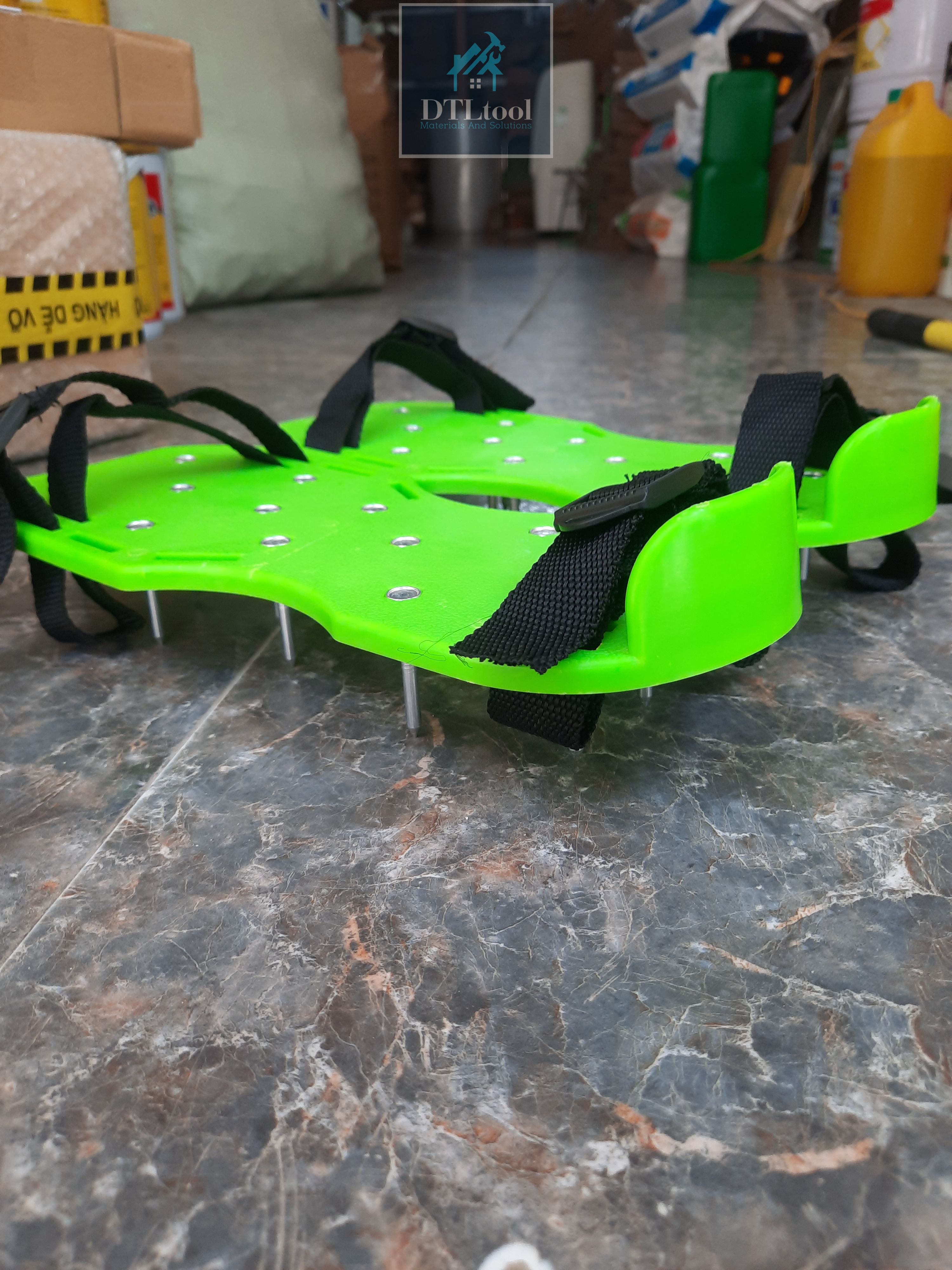 Guốc đinh cao 4.6cm thi công sơn Epoxy. Dép đinh thi công vữa tự san. Giày đinh thi công chống thấm Polyurethane