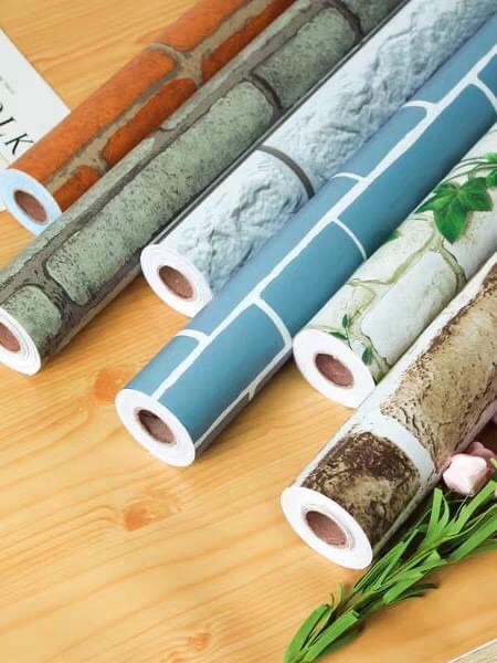 Cuộn 10m giấy dán tường giả gạch- giả gỗ- giả bê tông có keo sẵn.