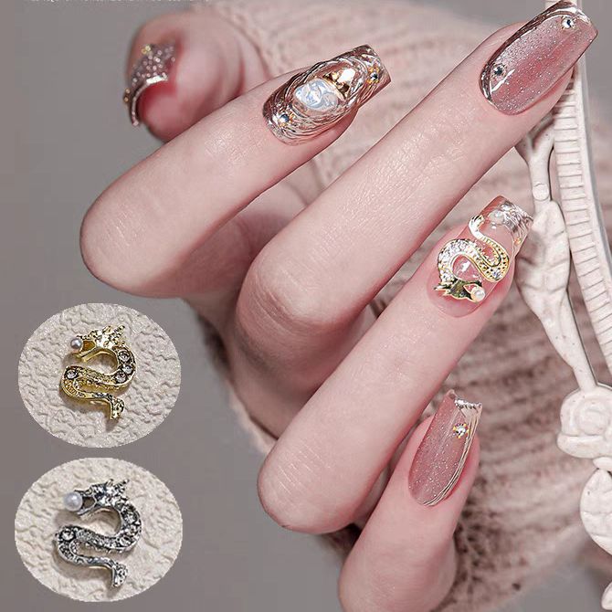 Charm rồng đính móng tết 2024