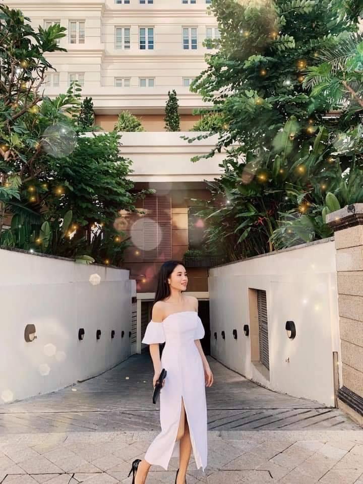 Đầm Dự Tiệc Trề Vai Xẻ Tà Quyến Rũ