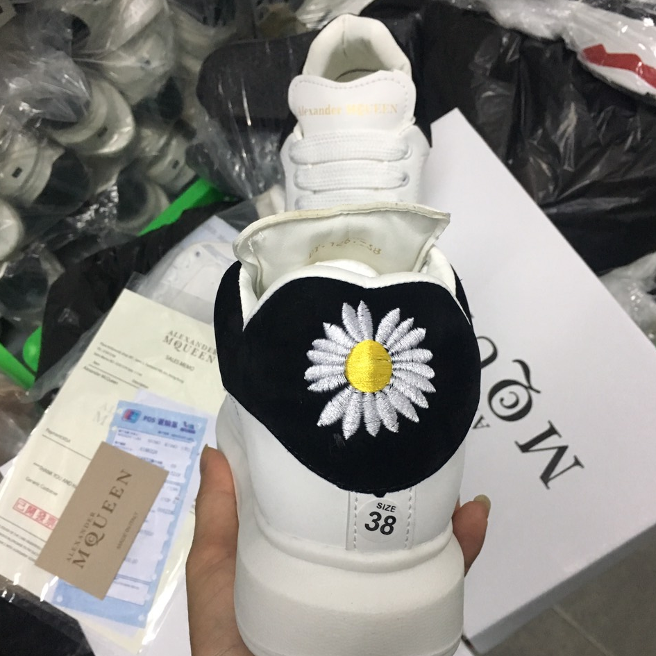 Full Box + Bill + Thẻ Giày thể thao nam và nữ MCQ thêu cúc họa mi full size 35 đến 43