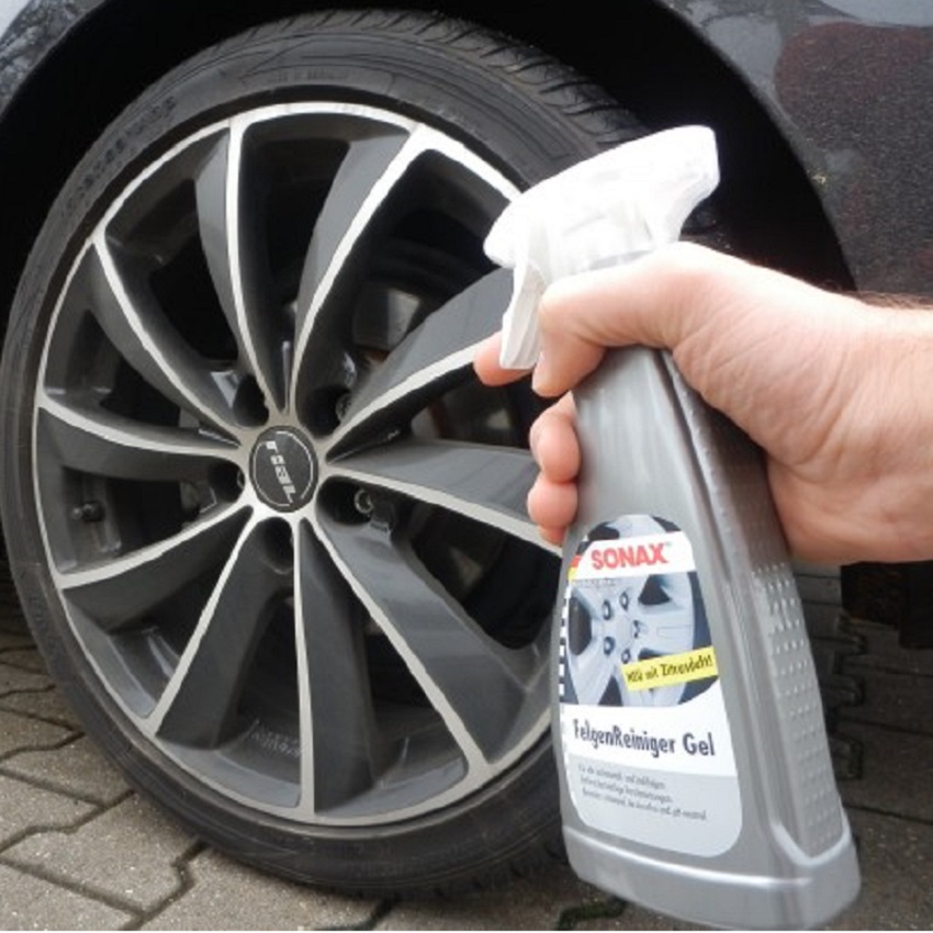 [HCM]Chai xịt rửa vành mâm xe Sonax 500ml 429200 Làm sạch bụi bẩn ngăn chặn sự tích tụ loại bỏ rỉ và bột sắt bám từ má phanh hay các chất bẩn.