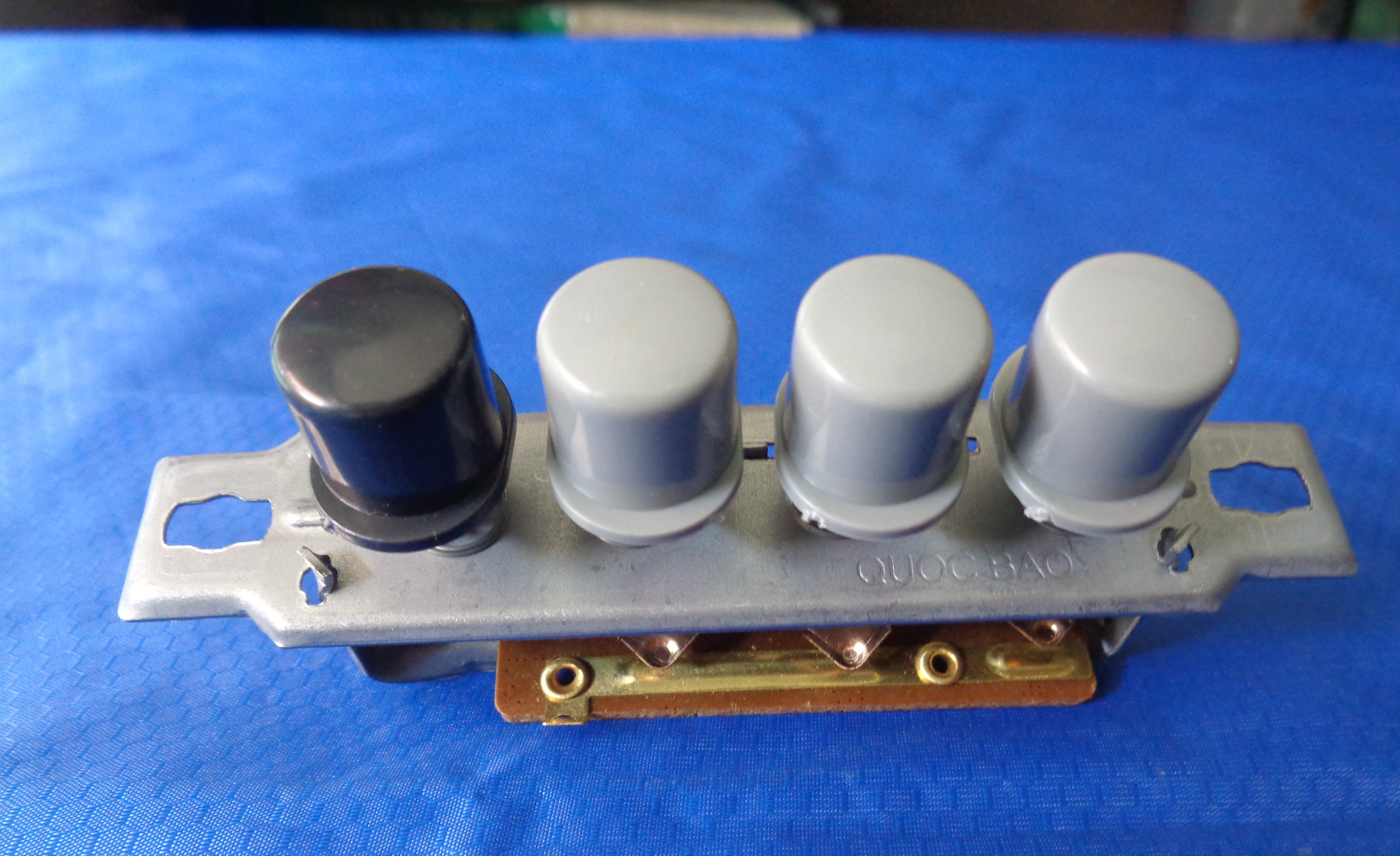 [HCM]Công tắc quạt bàn 4 nút nhấn (núm nhấn tròn) - loại tốt