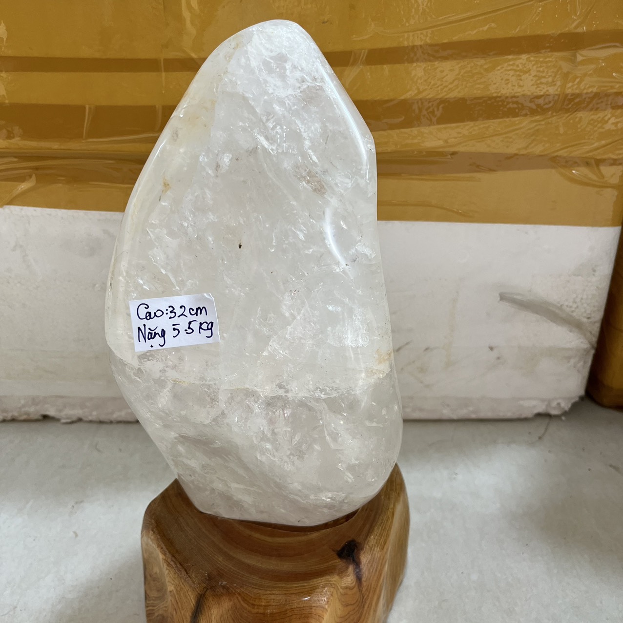 [HCM]Đá thạch anh tự nhiên, tảng đá thạch anh TRẮNG TRONG nặng 5.5  kg, CAO 32CM  tự nhiên,  VN cho người mệnh Thủy và Kim